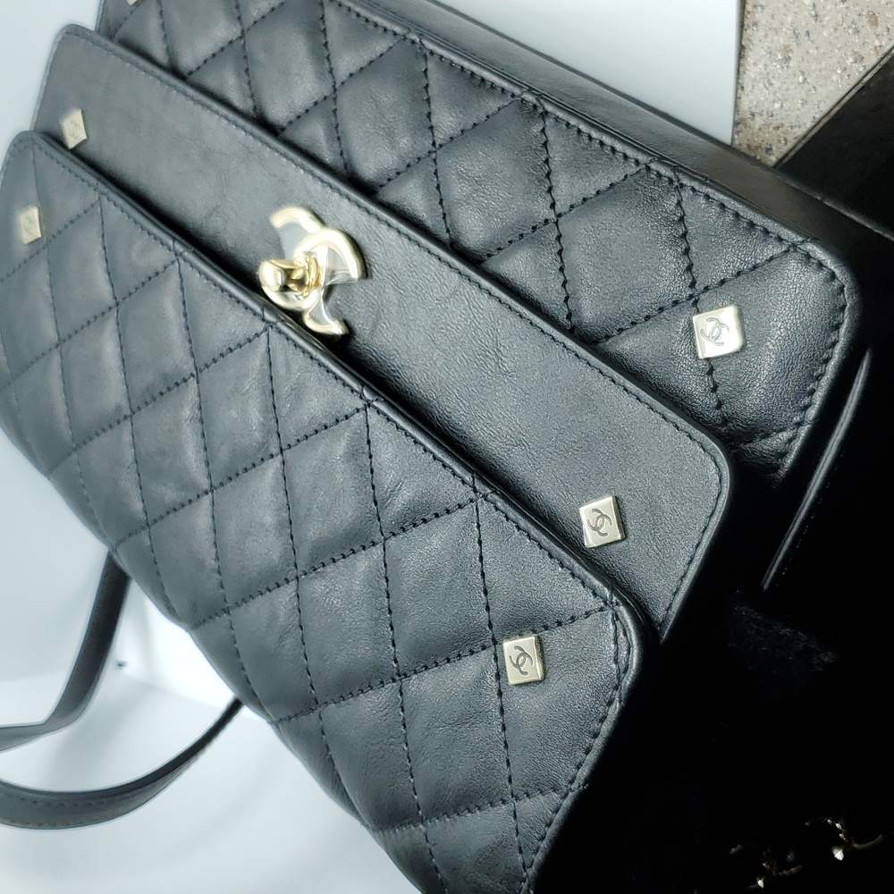 CHANEL HANDBAG